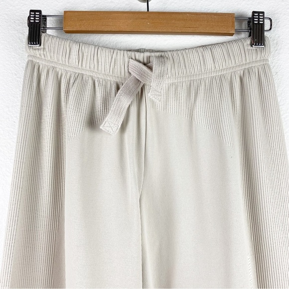 NWT Gymshark Pause Joggers in Pebble Gray Size XS - Picture 8 of 10